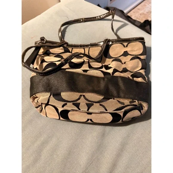 Coach Signature Canvas Shoulder Bag w Matching Wallet Turnlock Black Tan - Picture 3 of 10